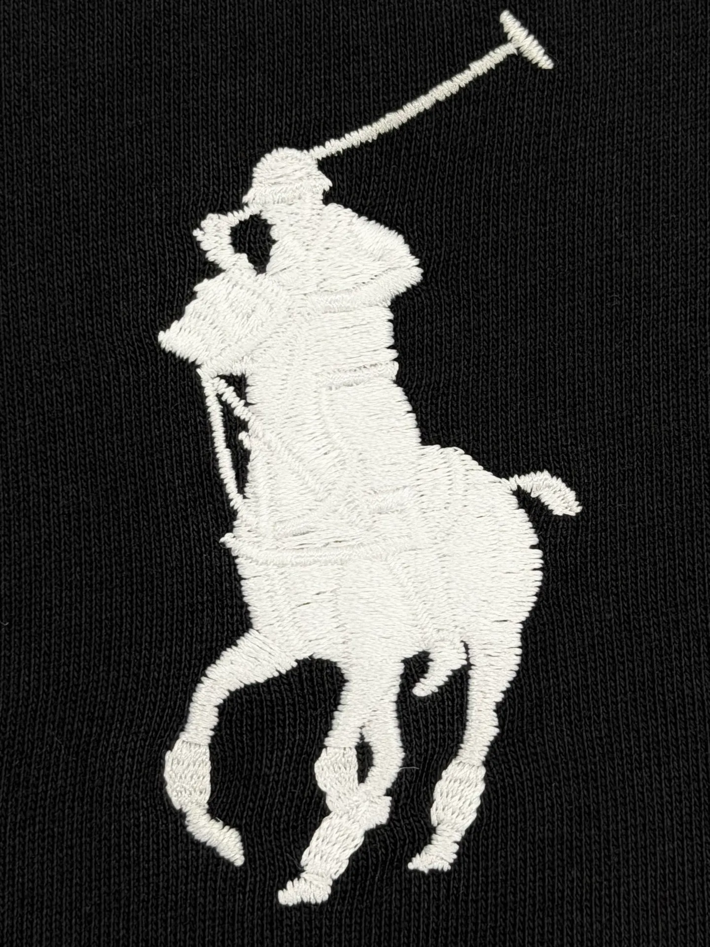 P160 [High Quality]Ralph Lauren*Ralph Lauren embroidery micro-label simple‼ ️Short-sleeved T-shirt 💗Ralph Lauren classic short-sleeved T-shirt, custom-made 280g pure cotton fabric, soft and breathable, classic horseback golf🏌️ embroidery on the chest, logo + logo embroidery on the back, simple and recognizable. Round neck design, neat tailoring, customized 280g pure cotton fabric, soft and smooth to the touch, great breathability, super comfortable to wear in summer! The same loose version for men and women, OK to wear alone or layered, versatile ~ 𝐂𝐎𝐋𝐎𝐔𝐑: black white 𝐒𝐈𝐙𝐄: S-xL Size chart: S: Shoulder width 51 - Bust 55 - Clothing length 70 M: Shoulder width 53 - Bust 57 - Clothing length 72 L: Shoulder width 55 - Bust 59 - Clothing length 74 XL: Shoulder width 57 - Bust 61 - Clothing length 76